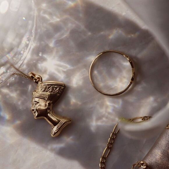 Nefertiti 14k Solid Gold Pendant perfect gift - Picture 3 of 8